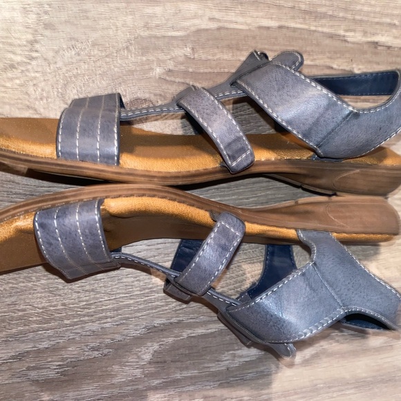 Relativity Womens Sandals 9M Blue Gray 3 Strap Faux Leather Adjustable Comfort - Picture 3 of 9